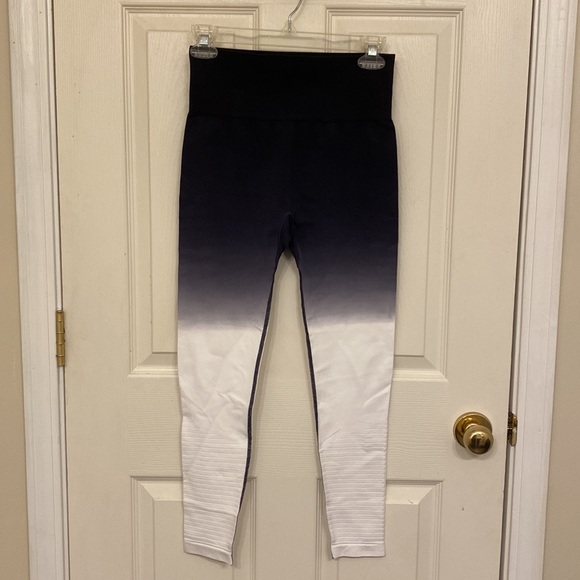 NWOT Zyia Ombré Leggings - Picture 5 of 8